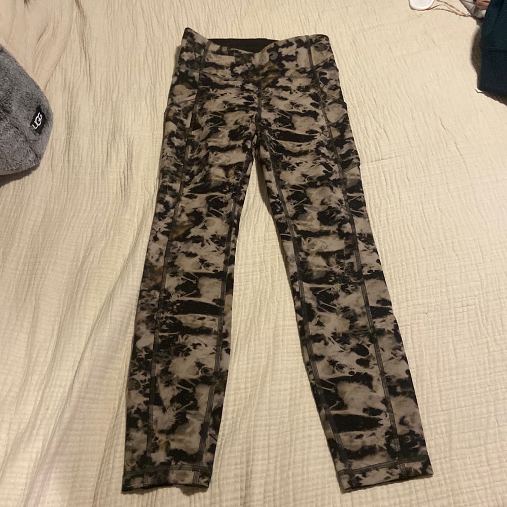 Lululemon Invigorate HR DRLM Brown Print Size 4 Leggings. Never worn
